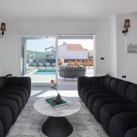 Della Rode Lozovac