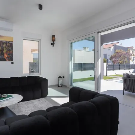 Della Rode *